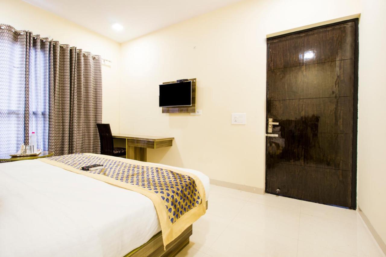 Fabhotel Signature Cyber Park Delhi  Ngoại thất bức ảnh