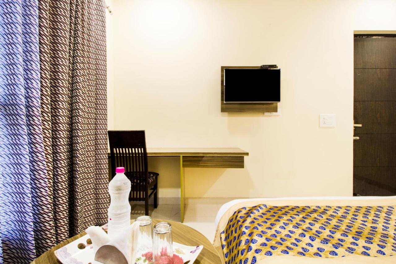 Fabhotel Signature Cyber Park Delhi  Ngoại thất bức ảnh